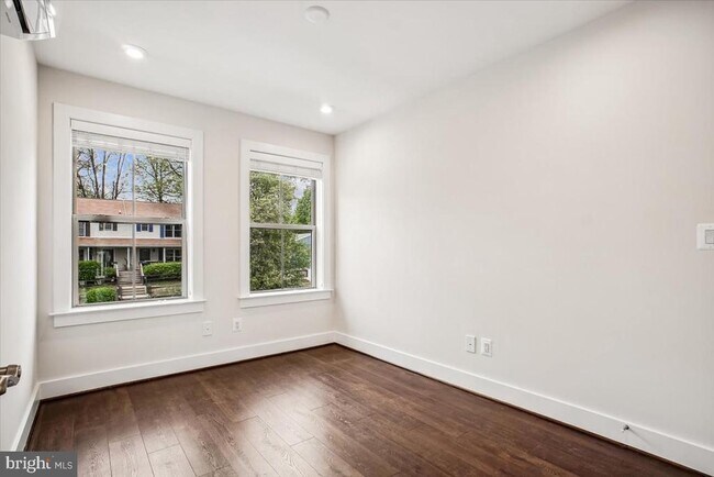 Building Photo - 3016 20th St S