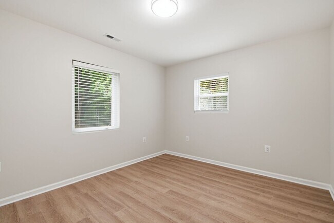 Building Photo - 18 Grandin Cir