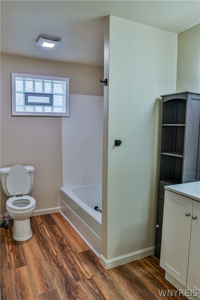 Building Photo - 21 Center St