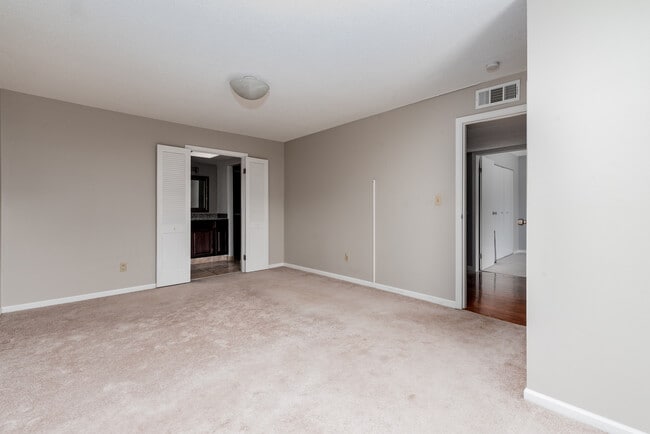 Main Bedroom (Upper Level) - 4329 Chateau de Ville Dr