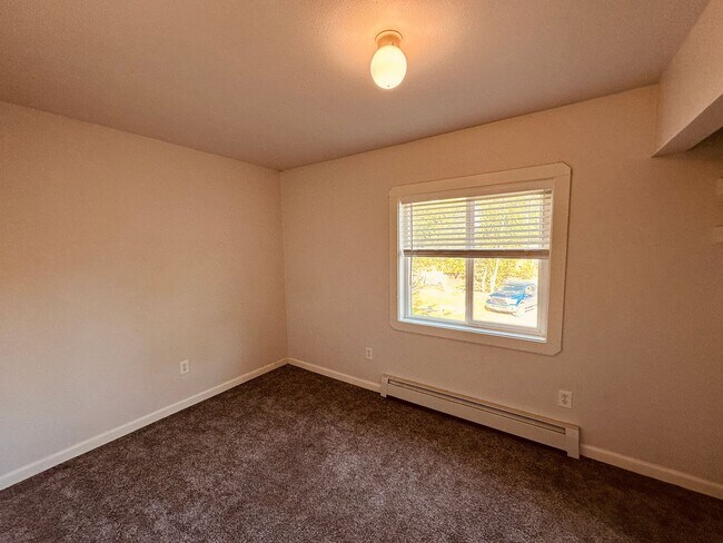 Building Photo - 1670 N Basie Point Cir