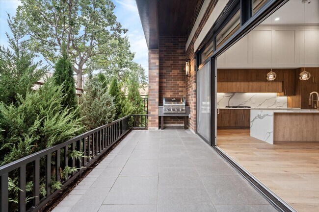 Building Photo - 3951 N Wayne Ave