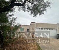 Building Photo - 3 Bedroom 2 Bath Home Near Golf Course & L...