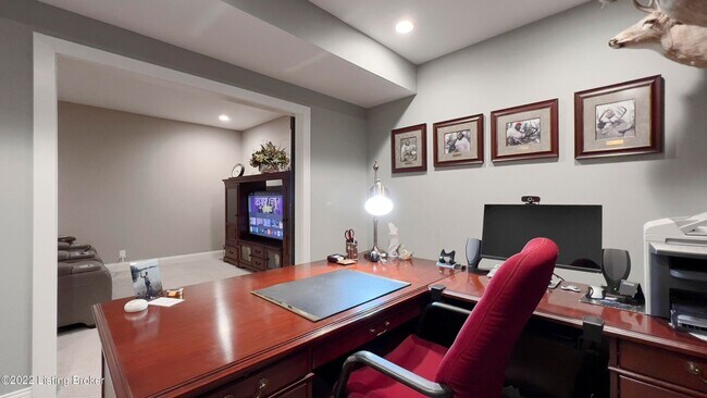 Building Photo - Enviable 4 bedroom and 3.5 bath home with 3 car garage available in North Commons