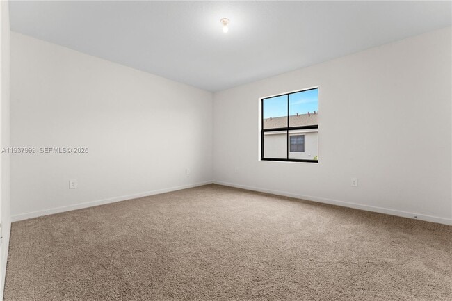 Building Photo - 433 NE 12th St