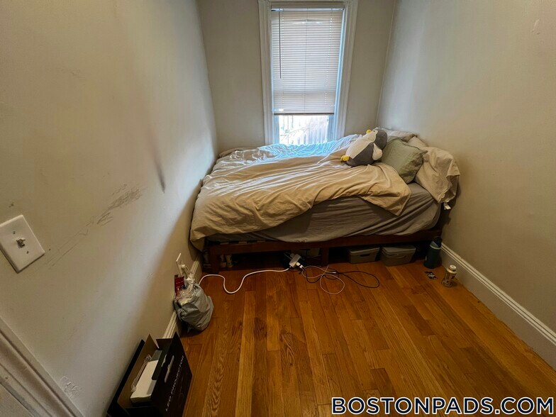 Building Photo - 3 Warwick St