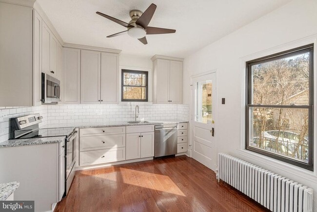 Building Photo - 20 Easton Rd