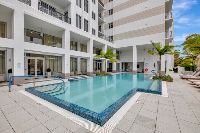 Building Photo - 155 E Boca Raton Rd