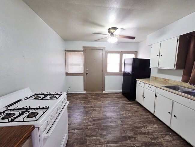 Building Photo - 1001 S Main St