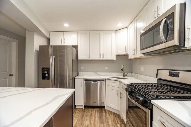 Building Photo - 4906 N Rockwell St