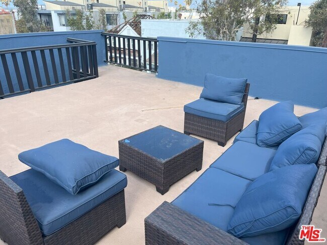 Building Photo - 36 Brooks Ave