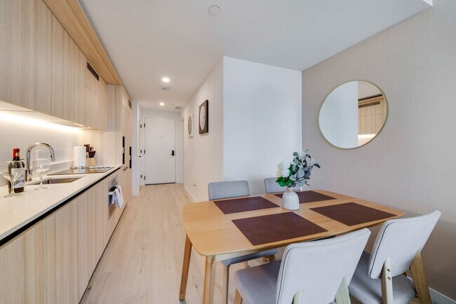 Building Photo - 225 N Miami Ave