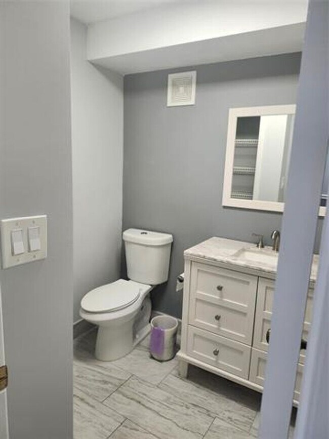 Building Photo - 16251 Golf Club Rd