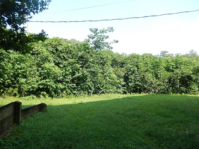 Building Photo - MODERN 2/1 TWN 2nd Story Unit w/ Washer/Dr...