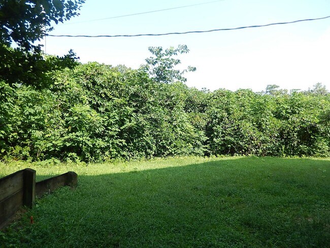 Building Photo - MODERN 2/1 TWN 2nd Story Unit w/ Washer/Dryer! Walk to Downtown! $1050/month Avail NOW!