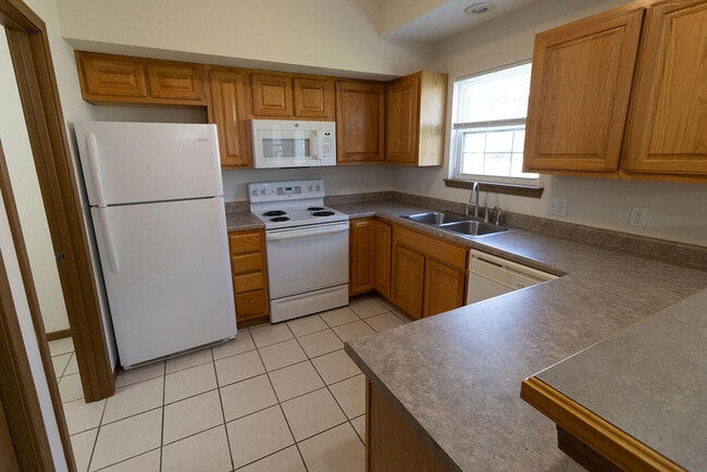 Building Photo - 5000 Derby Ridge Dr