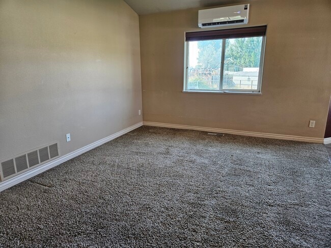 Building Photo - 4007 E 66 N