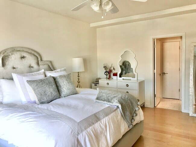 Building Photo - 1990 Green St