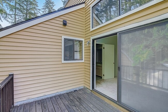 Building Photo - 4 bed/ 2 bath house on 145th St!