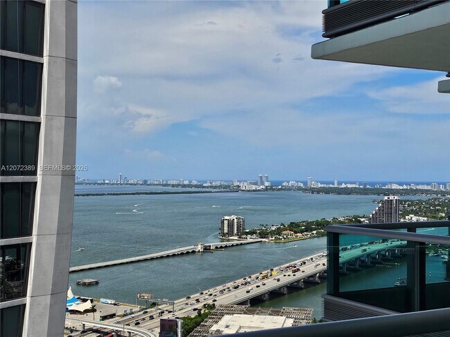 Building Photo - 900 Biscayne Blvd