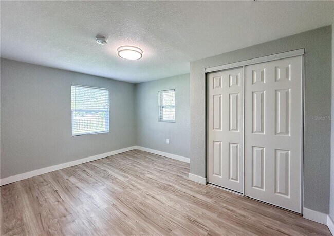 Building Photo - 634 Foster Ave