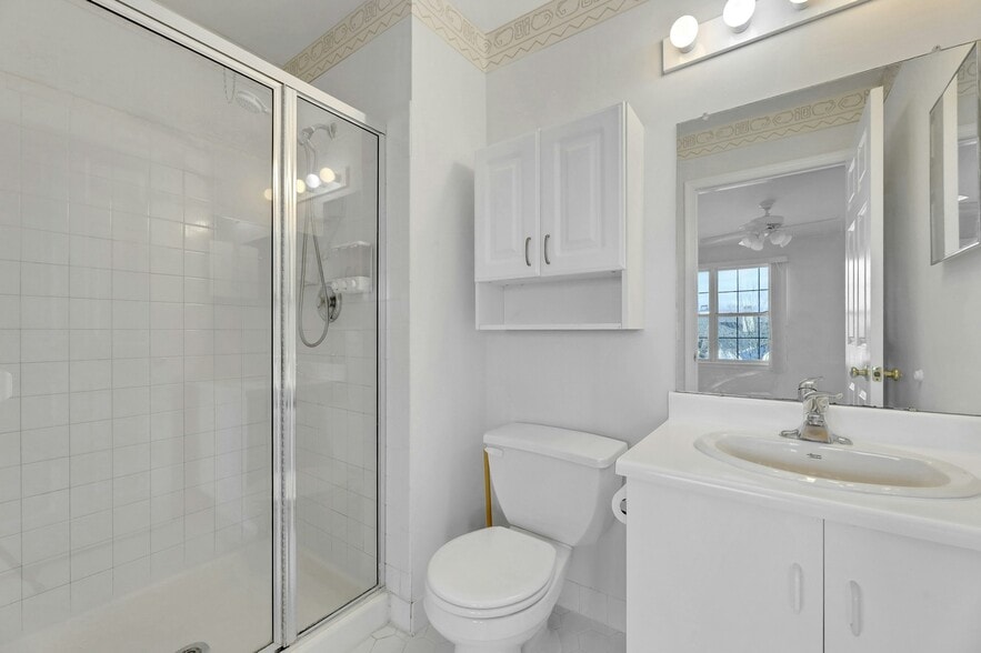 Building Photo - 2198 Kent Ct