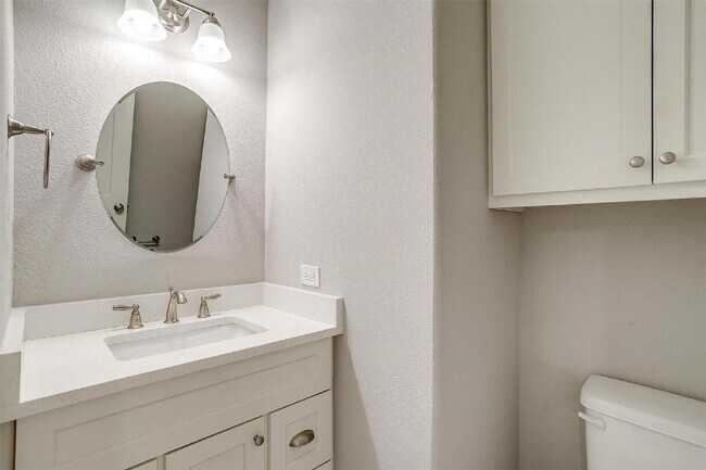 Building Photo - "Darling 3-Bedroom, 2.5-Bath Home with Elegant Upgrades!"