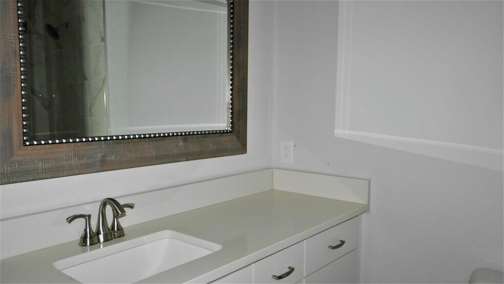 Building Photo - 1173 Waxwing Dr