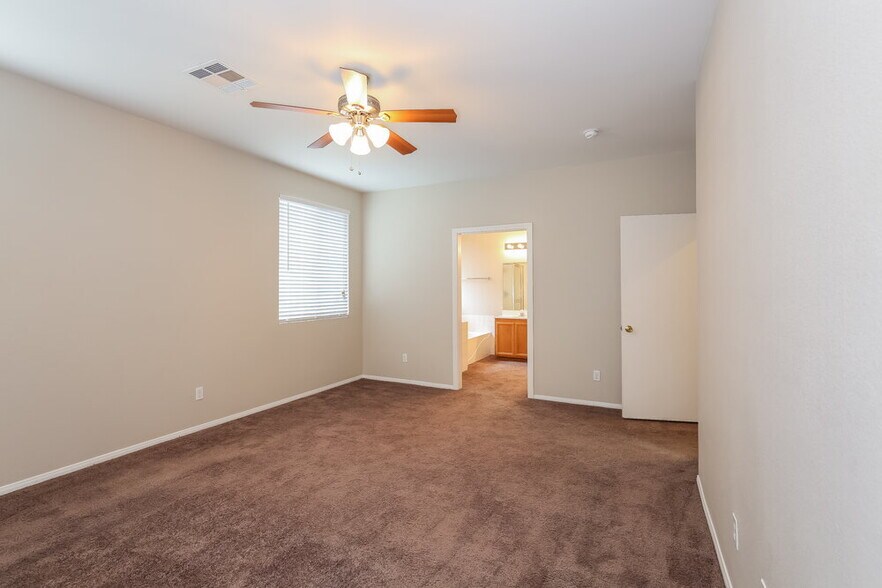 Building Photo - 5991 Halehaven Dr