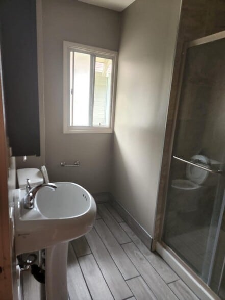 bathroom - 1200 W 36th St