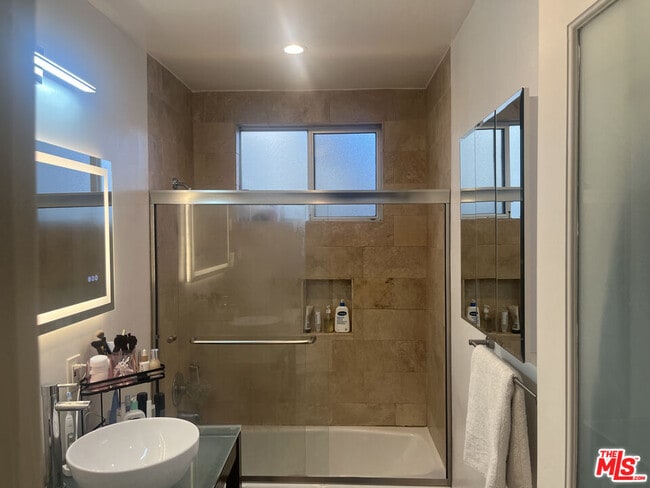 Building Photo - 866 Hilldale Ave