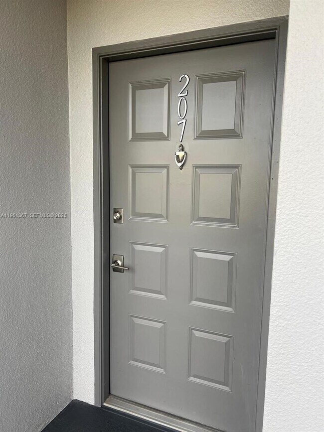 Building Photo - 1400 SW 124th Terrace