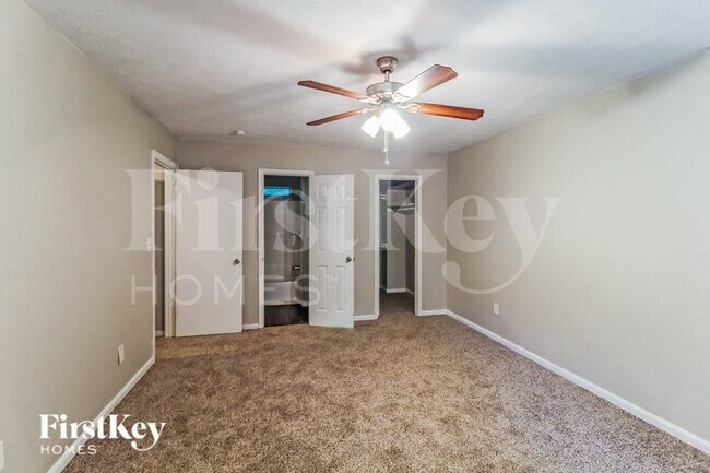 Building Photo - 6719 Timbers E Dr