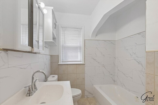 Building Photo - $1350 3 bedroom bungalow