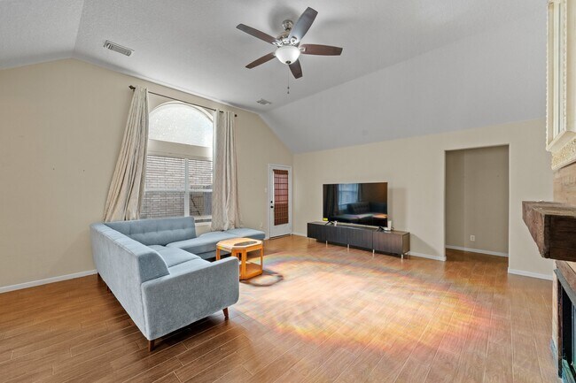 Building Photo - 15519 Elm Leaf Pl