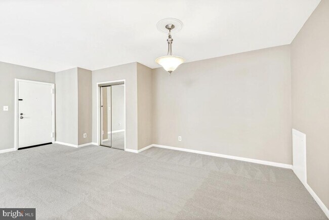 Building Photo - 53 Skyhill Rd