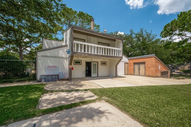 Building Photo - 12042 Mighty Oak Dr