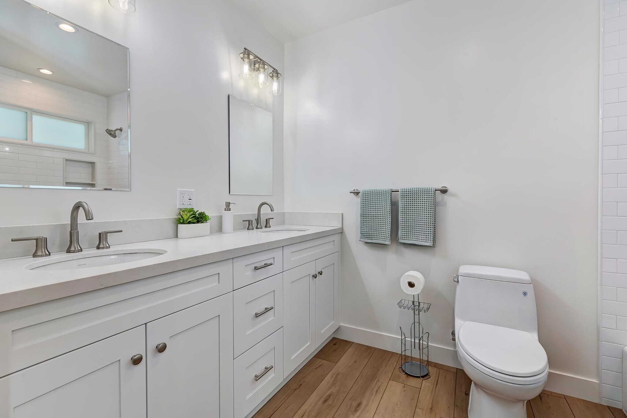 Primary bath - 119 N Almont Dr