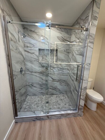 Building Photo - 105 S Roosevelt Ave