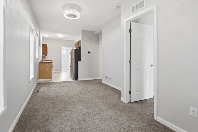 Building Photo - $2,995.95- 3 Bed, 2 Bath Home in Highlands Ranch with In Unit Laundry!