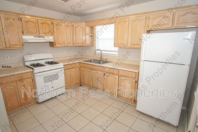 Building Photo - 216 S Schutz Dr