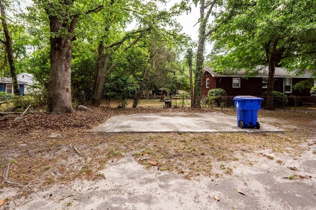 Building Photo - 3 Bedroom, 1 Bathroom Home in Dorchester Terrace - North Charleston