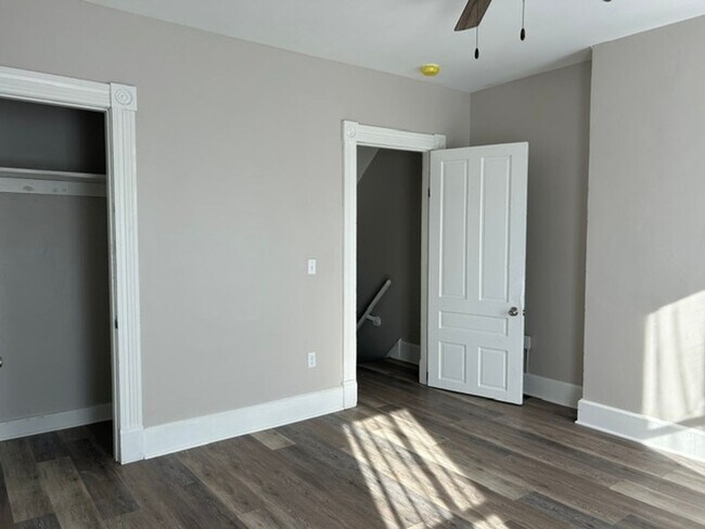 Building Photo - 19-21 S. Van Lear St.