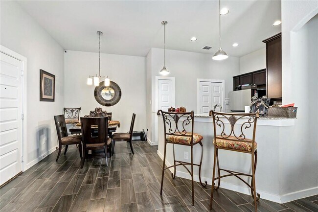 Building Photo - 334 Creekside Curve