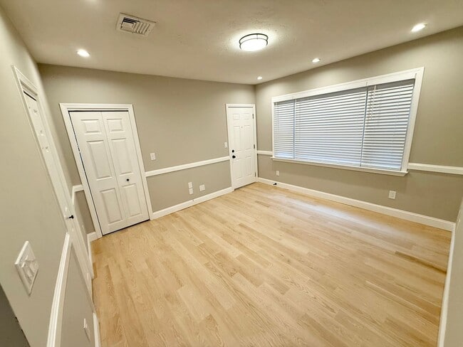 Building Photo - 18 Salina Rd