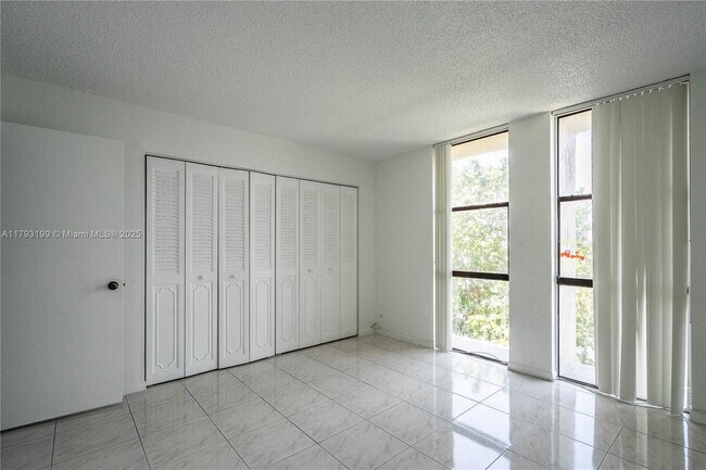 Building Photo - 17600 N Bay Rd