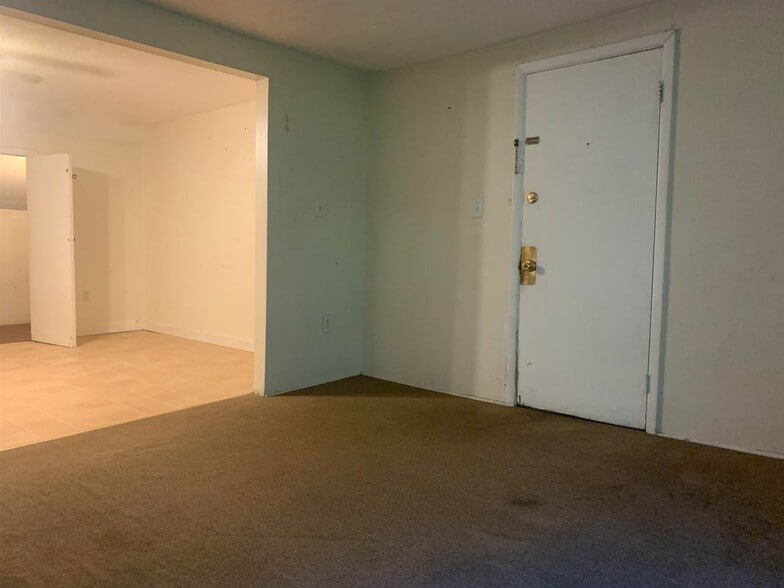 Building Photo - 354A Main, 8