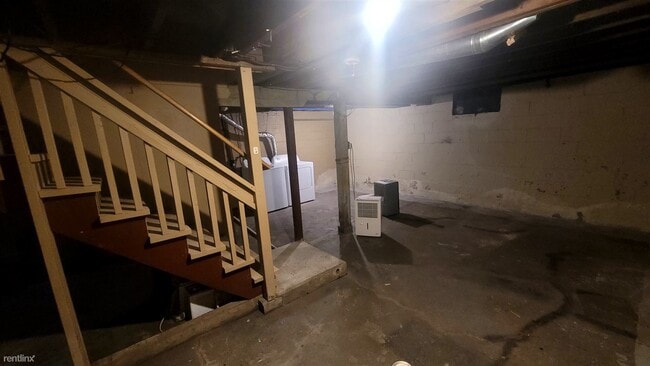 Building Photo - 2 br, 1 bath Townhome - 401 North Dewey St...