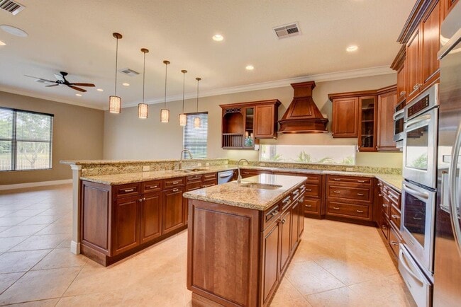 Building Photo - 6669 Cobia Cir