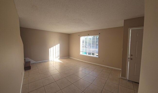 Building Photo - 106 Valencia Dr